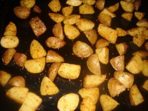 pečené brambory na plechu v troubě