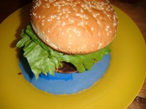 Domácí hovězí burger na grilu