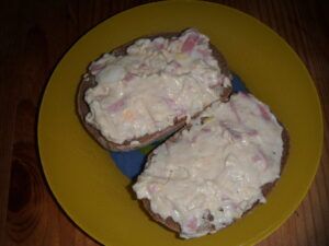 Namazaná pomazánka ze sýru typu camembert